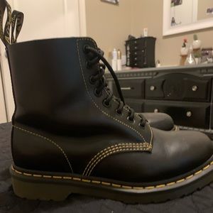 1460 Pascal Dr Martens